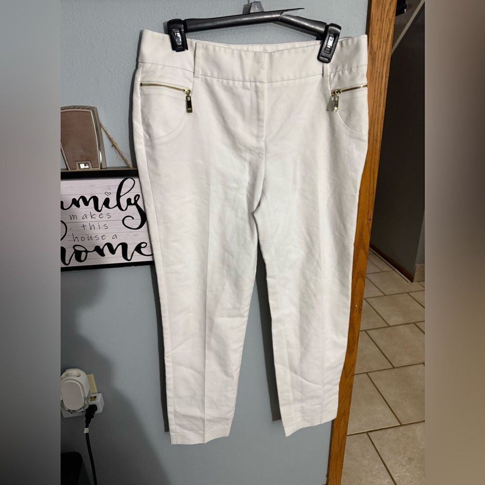 Chaus New York Capri Length White Dress Pants Size 6